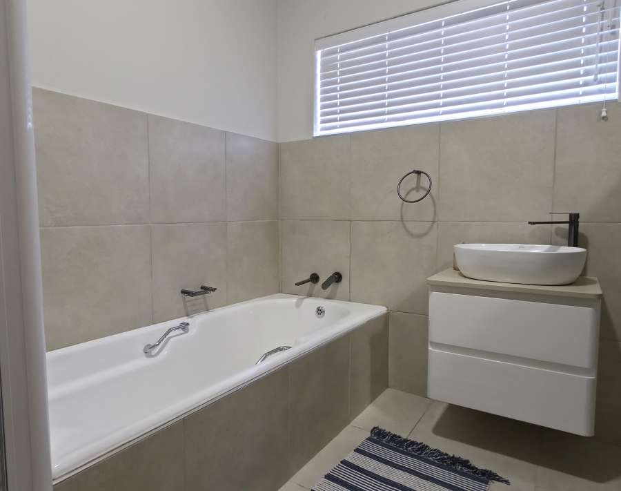 4 Bedroom Property for Sale in Paradise Beach Eastern Cape